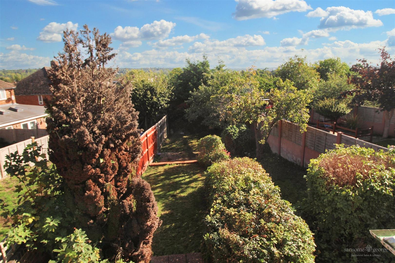 3 bed property in Links Drive, Reading
